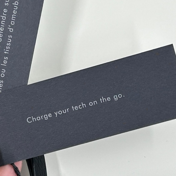 🤩 Banana Republic "Power Up" Clutch with Built-In Battery 🤩 - Picture 3 of 9